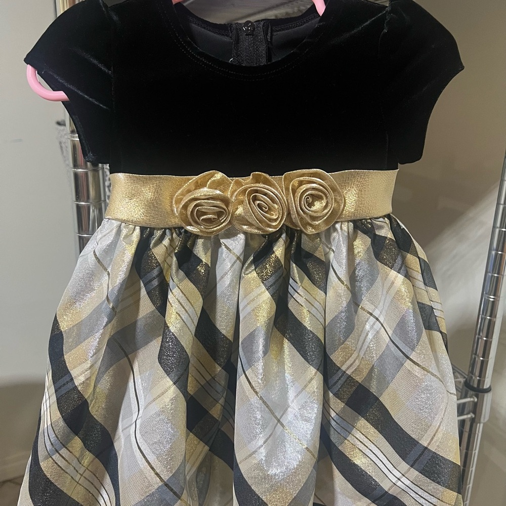Iris & Ivy Black and Gold Dress